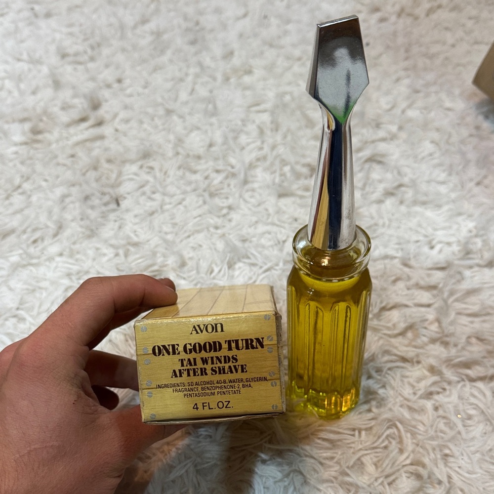 Avon Tai Winds After Shave with Silver and Yellow Design